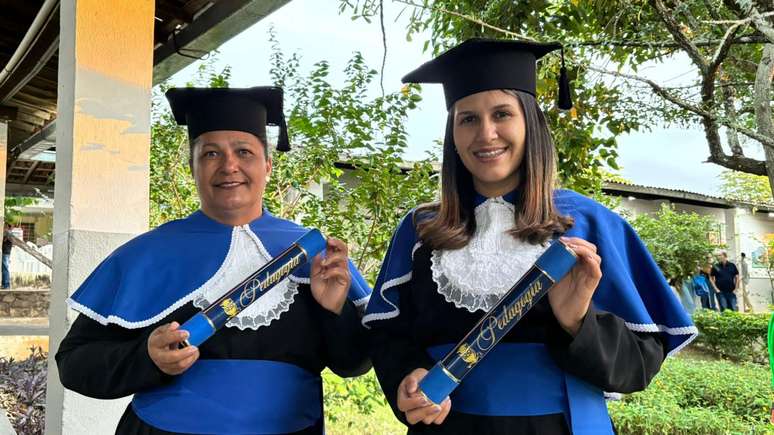 Mãe e filha recebem diploma juntas em Alagoas