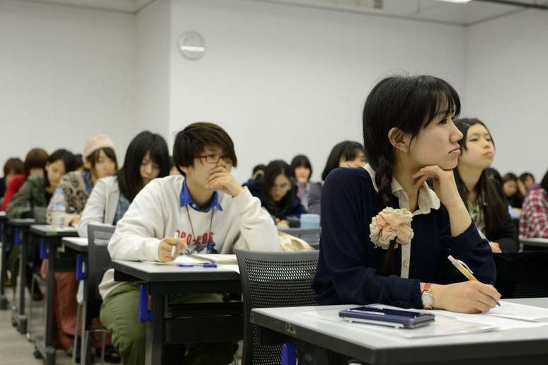 Algumas estudantes universitárias no Japão não acreditam que vão conseguir ganhar um salário suficiente no mercado de trabalho