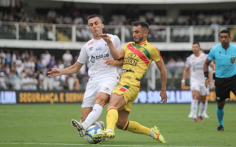 Santos enfrenta o Brusque neste sábado 7