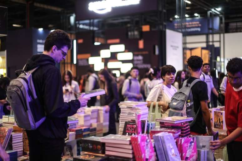 Movimenta&ccedil;&atilde;o no primeiro dia da Bienal do Livro 2024