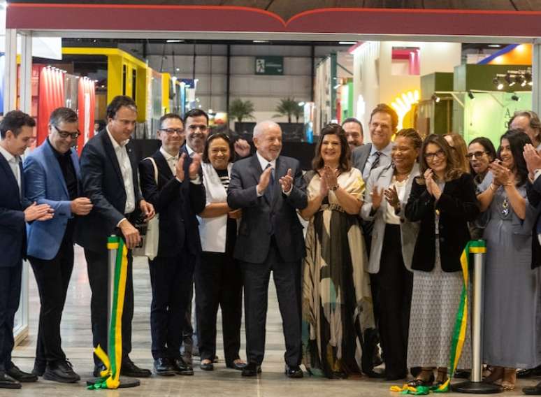 O presidente Luiz Inácio Lula da Silva visita a Bienal do Livro de São Paulo para inaugurar o evento que começa na sexta-feira, 06.