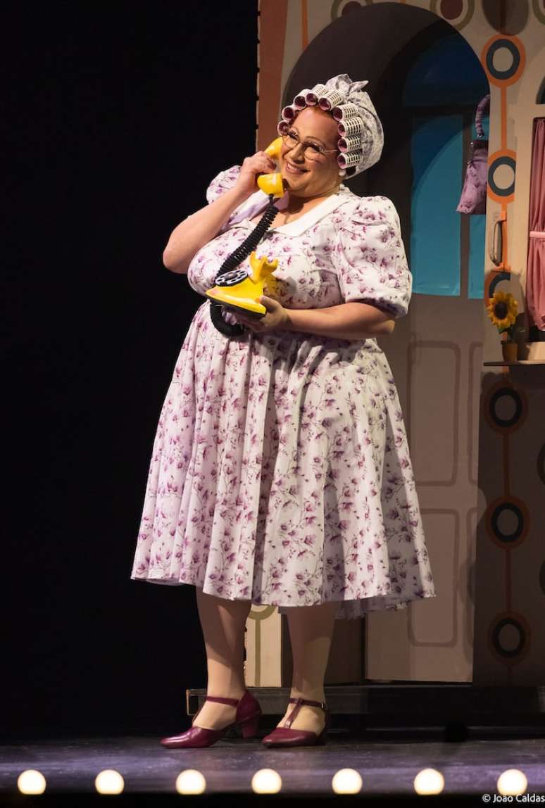 Tiago Abravanel interpreta a personagem Edna Turnblad em 'Hairspray'.