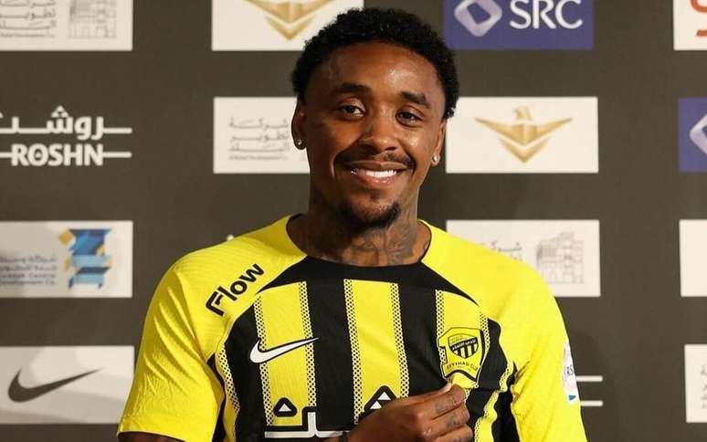 Steven Bergwijn foi anunciado pelo Al-Ittihad