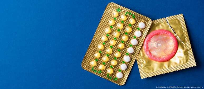 Os contraceptivos hormonais, como a pílula, às vezes podem ter efeitos colaterais 