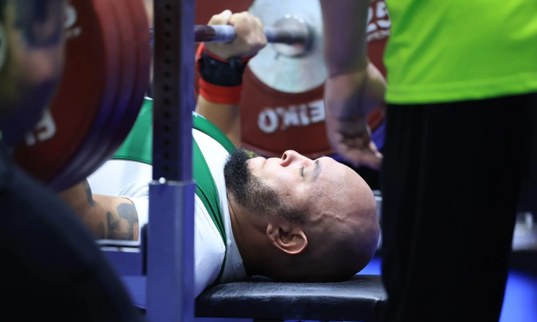 Aílton de Souza, do levantamento de peso ou powerlifting