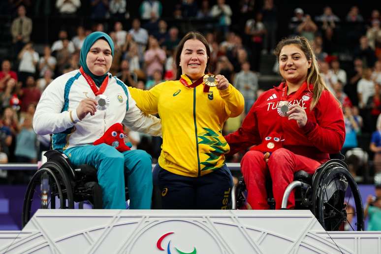 Levantamento de Peso – Mariana D’Andrea, na Arena Porte de Chapelle.