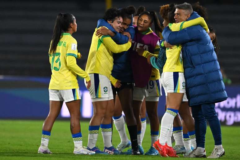 Brasil vence seleção canadense por 2 a 0