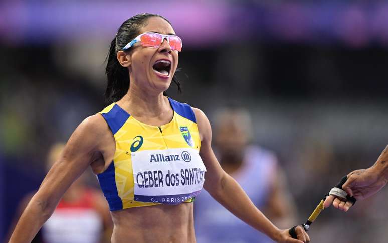 Jerusa Geber comemora sua segunda medalha de ouro nesta Paralimpíada