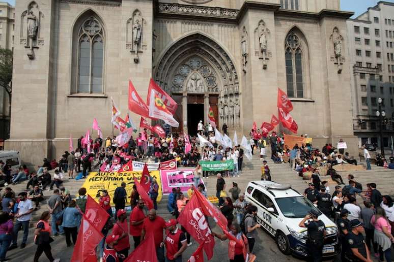 GCM parkte sein Fahrzeug sogar mitten im Geschehen; Demonstrationsorganisation nennt es eine „Beleidigung“