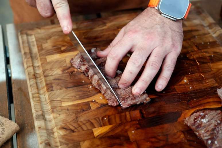 Muitas pessoas pensam que não, mas é necessário usar, pelo menos, duas tábuas de carne