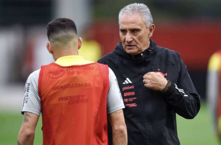 Fotos: Gilvan de Souza/Flamengo - Legenda: Tite segue sem dar liga no Flamengo