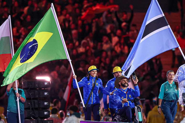 Porta-bandeiras do Brasil, Carol e Fernando –