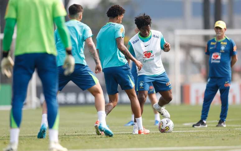 A Seleção Brasileira começa a preparação para enfrentar o Paraguai