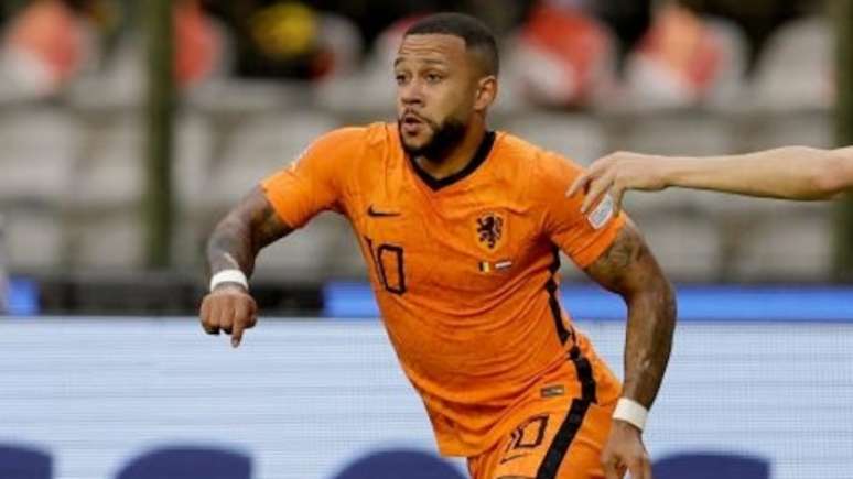 Técnico da Holanda é cauteloso ao falar sobre de Depay no Corinthians