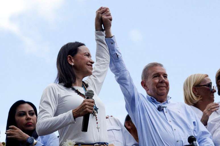 Nesta foto de 30 de julho, Edmundo González aparece em um evento público em Caracas ao lado de María Corina Machado.