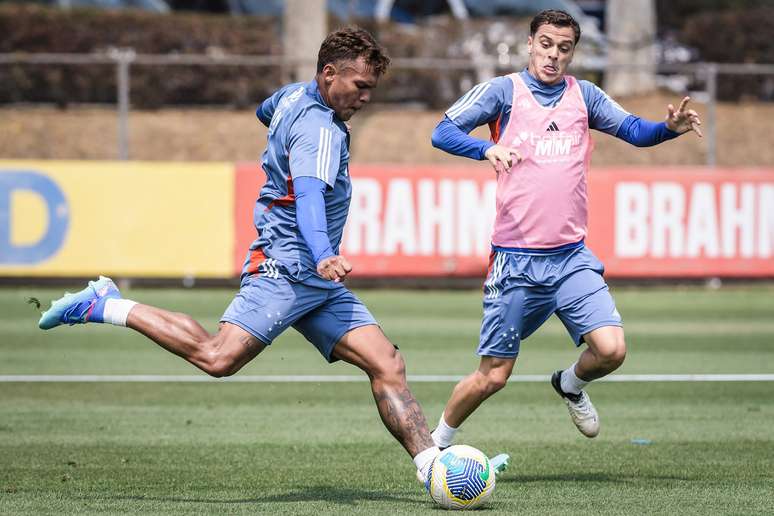 Gabriel Veron na Toca da Raposa (Gustavo Aleixo/Cruzeiro)