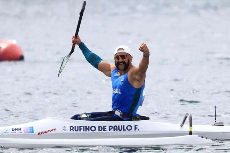 Fernando Rufino comemora ouro nos Jogos Paralímpicos de Paris 2024