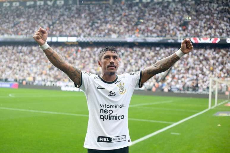 Paulinho anunciou aposentadoria do futebol em vídeo nas redes sociais