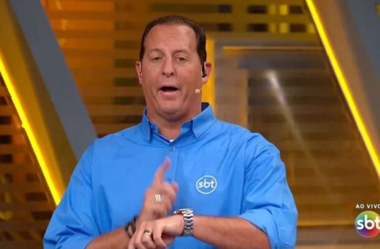 Benjamin Back durante apresenta&ccedil;&atilde;o do programa &ldquo;&Eacute; Tudo Nosso&rdquo;, do SBT &ndash;