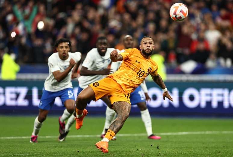 Depay está próximo de desembarcar no Brasil para defender o Corinthians