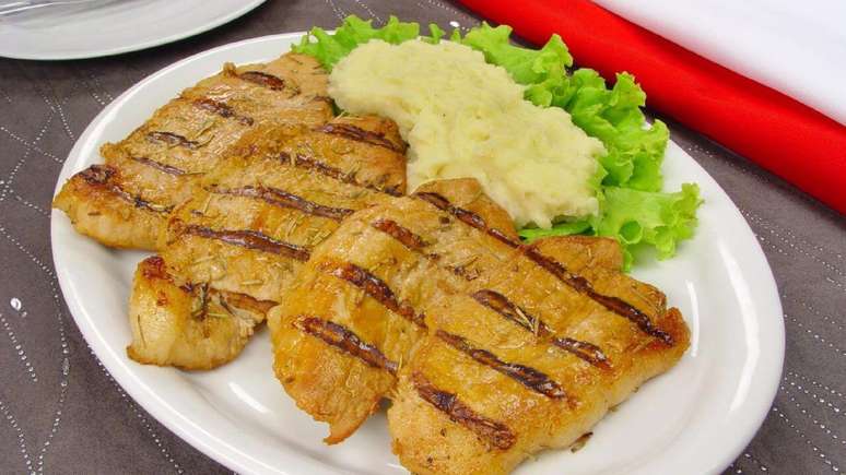 Pork Steak with Cassava Puree: Cheap and Complete Recipe