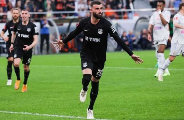 Vloet em a&ccedil;&atilde;o pelo Ural Yekaterinburg, da R&uacute;ssia, seu &uacute;ltimo clube &ndash;