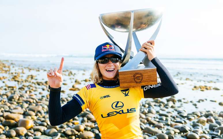 Caitlin Simmers se tornou a surfista mais jovem a ser campeã da WSL