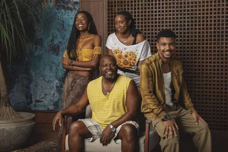 Ivy Souza, &Eacute;rico Br&aacute;s, Lucas Wickhaus e Liza Del Dala como Dhu, Edmilson, Iarley e Lorena (Liza Del Dala).