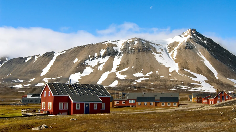 A pequena cidade de Ny-Ålesund em Svalbard, na Noruega, é um dos poucos lugares do mundo com ar extremamente puro