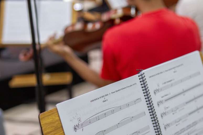 Presen&ccedil;a da Orquestra Sinf&ocirc;nica de Heli&oacute;polis no Rock in Rio &eacute; para 'quebrar paradigmas', diz maestro.