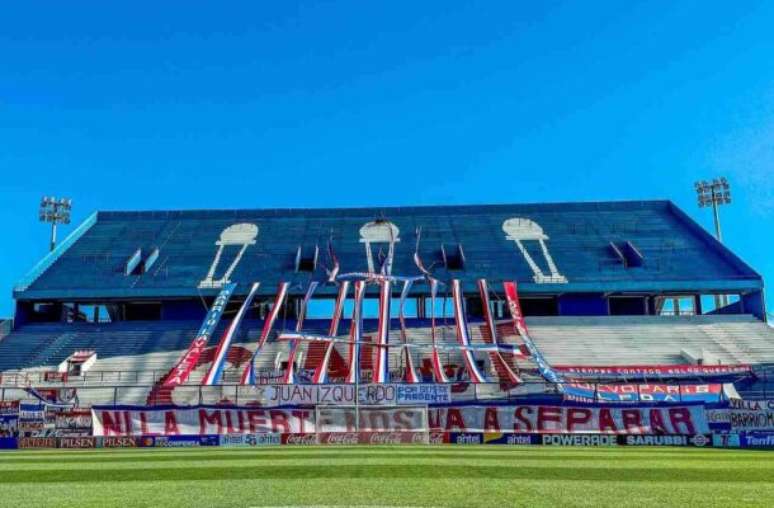 Detalhes da camisa de jogo em homenagem a Juan Izquierdo &ndash;