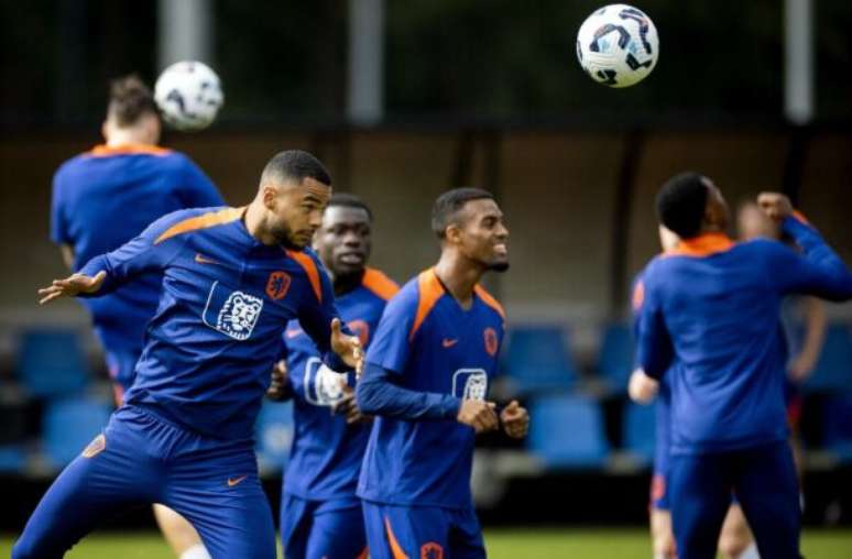 Koen van Weel/AFP via Getty Images - Legenda: Jogadores da Holanda durante treinamento da seleção