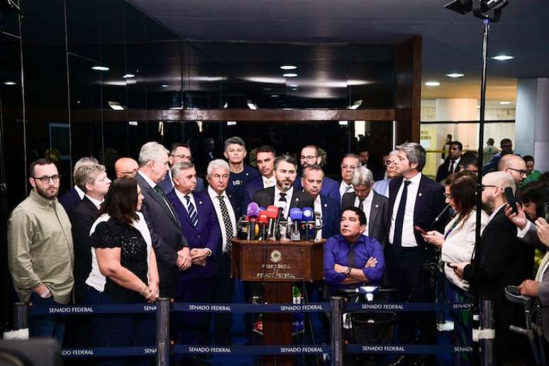 Deputados e senadores de oposi&ccedil;&atilde;o foram ao Sal&atilde;o Azul anunciando mobiliza&ccedil;&atilde;o pelo impeachment de Alexandre de Moraes e obstru&ccedil;&otilde;es em vota&ccedil;&otilde;es do Congresso.