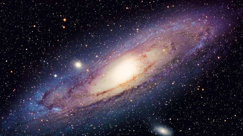 Dada a enorme distância entre os sistemas estelares, seria mais lógico que, se houvesse algum contato com vida extraterrestre, fosse através de sinais de planetas distantes e não de visitas à Terra.