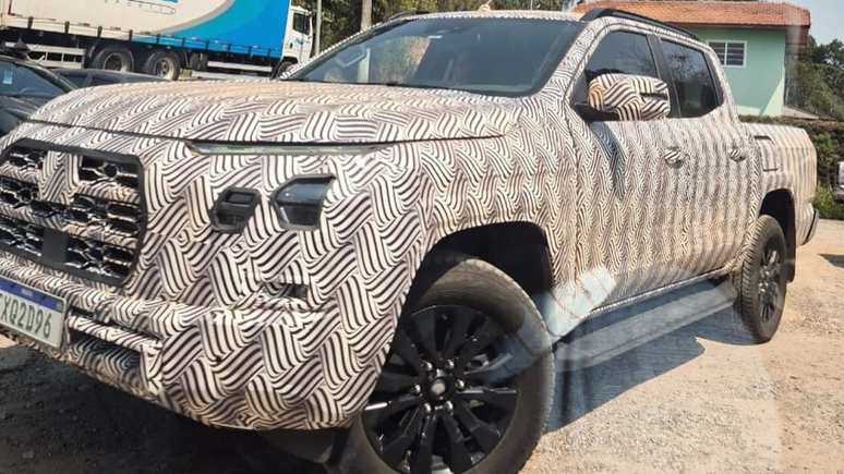 Novo Mitsubishi L200 Triton em testes em Campos do Jord&atilde;o (SP)