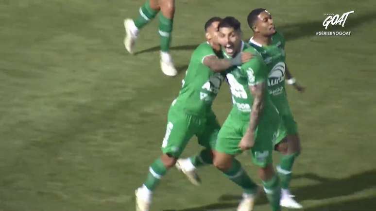 João Paulo faz o gol da vitória da Chapecoense 