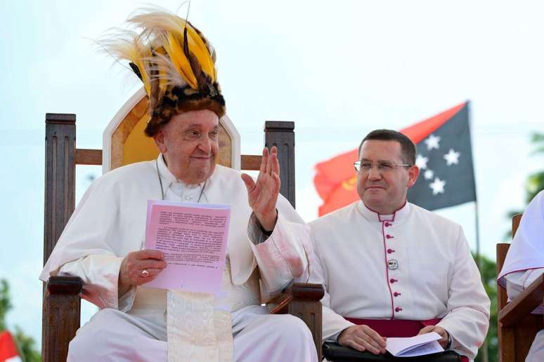 Papa Francisco celebrou missa na Pro-Catedral da Santa Cruz e se reuniu com missionários e religiosas em Vanimo, Papua-Nova Guiné, em 8 de setembro, para agradecer o trabalho missionário da Igreja