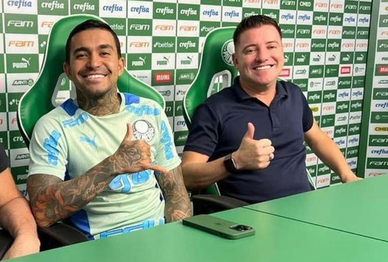 Atacante do Palmeiras ao lado de Thiago Donda, ex-braço direito e padrinho de casamento –