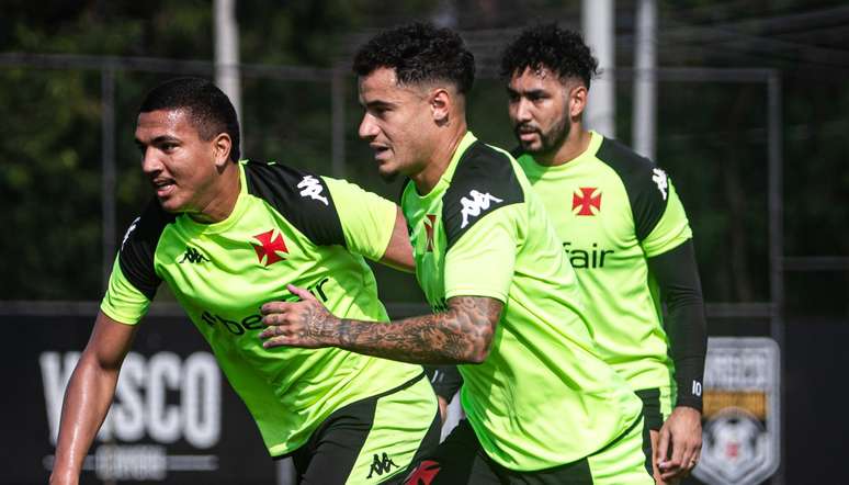 Mateus Carvalho, Coutinho e Payet em treino do Vasco 