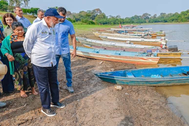 Lula visitou comunidade em Manaquiri, na região do Baixo Solimões, uma das muitas castigadas pela estiagem