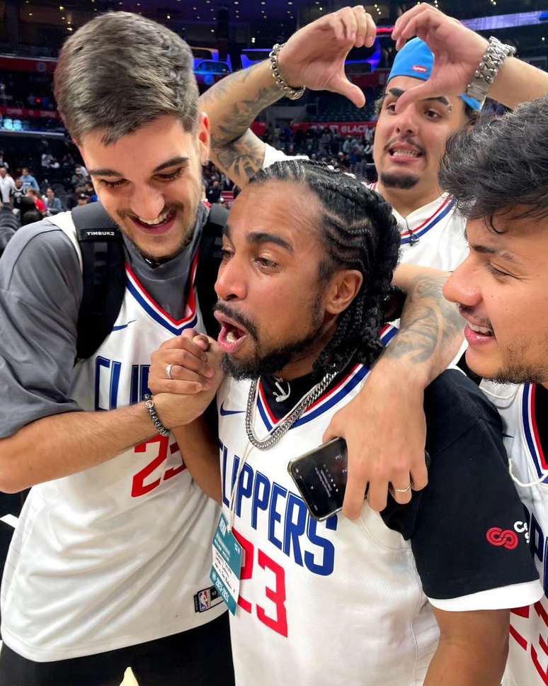 Com o programa NBA na Estrada, em Los Angeles, Estados Unidos. Participação na terceira temporada ainda não foi confirmada.