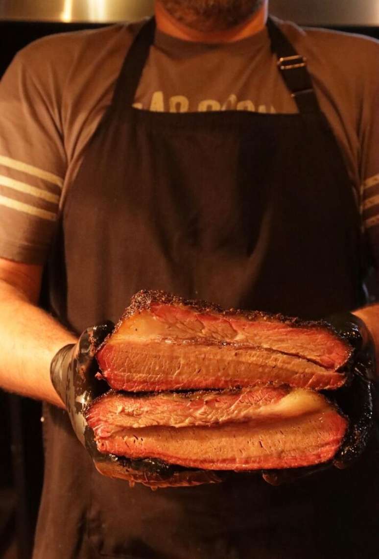 Na Rac-Coon Smoke House, o brisket é preparado lentamente