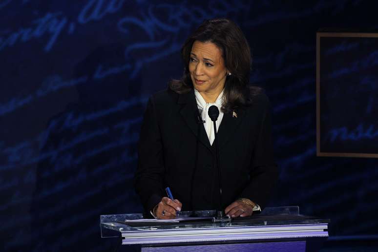 Púlpito de Kamala Harris em debate é menor que o de Trump, afirma site