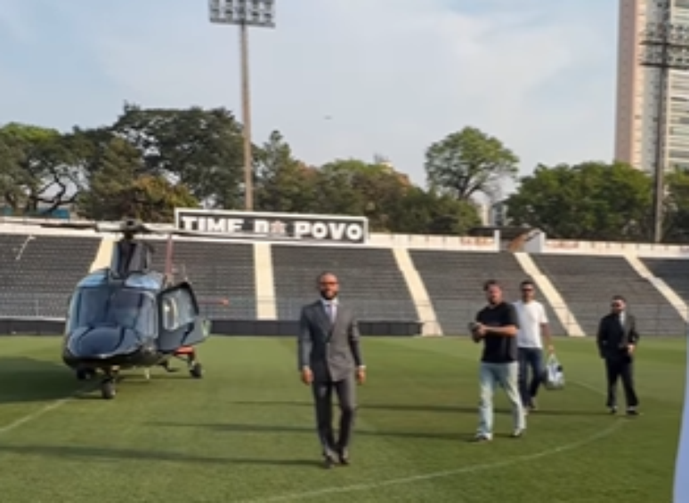 Depay llega al Parque San Jorge en helicóptero 