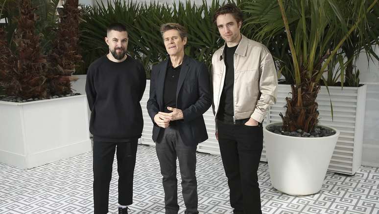 Eggers, Dafoe e Pattinson compareceram 'de surpresa' na exibição de O Farol em Cannes e garantiram alguns bons minutos de aplausos.