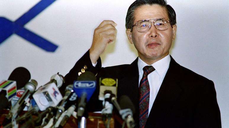 Alberto Fujimori assumiu a sua primeira presidência em julho de 1990 e, dois anos depois, liderou um autogolpe com o apoio do Exército