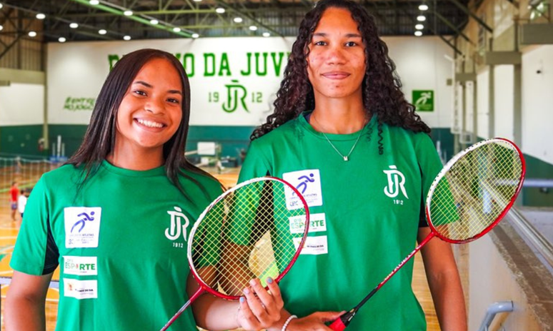 Maria Clara e Maria Julia do badminton