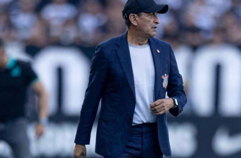 TÉCNICO: RAMON DÍAZ - Montou um Corinthians ofensivo dando liberdade para Talles Magno e Garro e no segundo tempo avançando Charles. Fez boas substituições