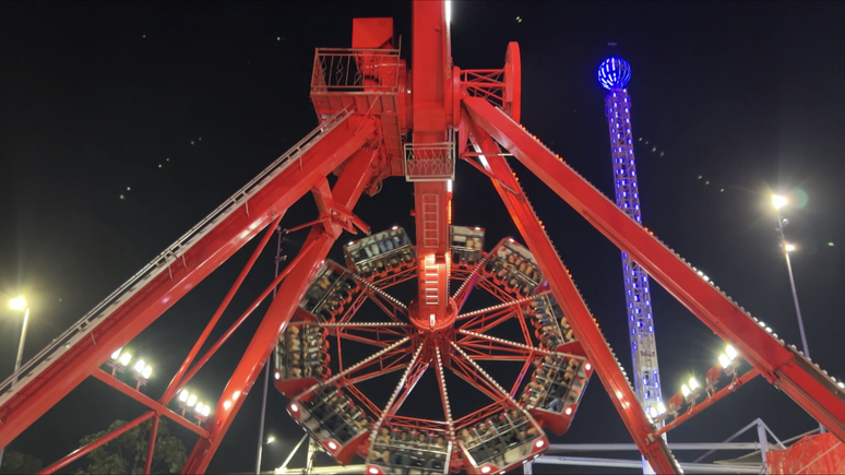 Brinquedos 'radicais' marcam parque de diversões