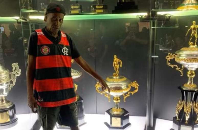 Reprodução - Legenda: Ladrilheiro em museu na Gávea com Nunes